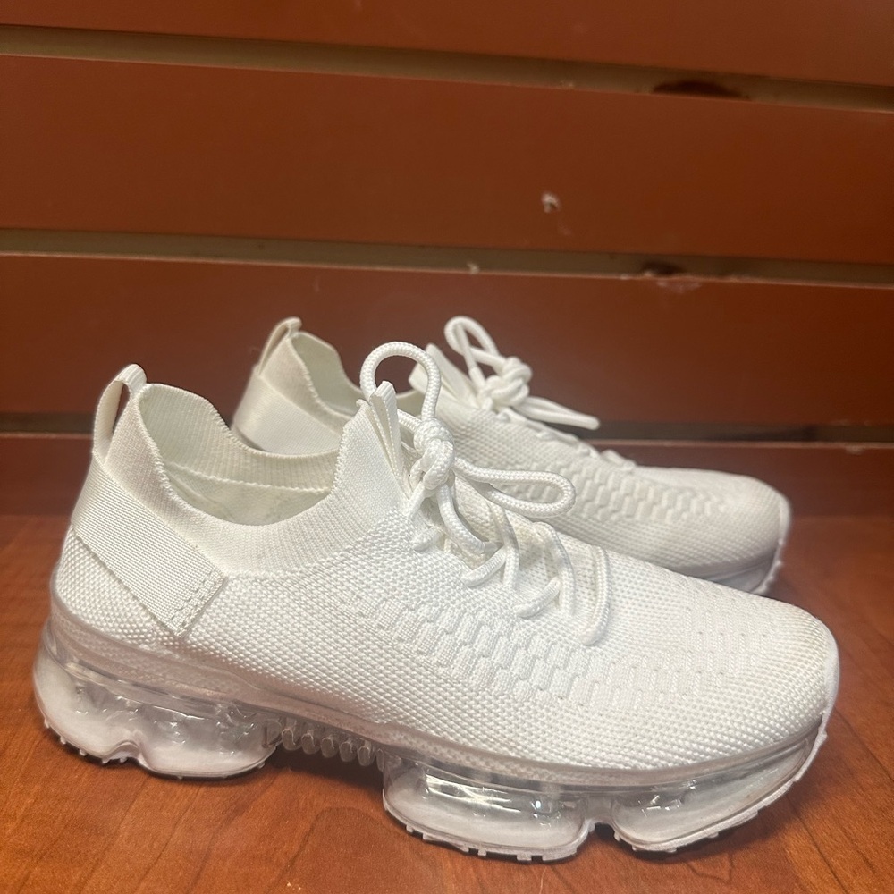 Link White Sneakers with Knit Mesh Upper and Air Cushioning